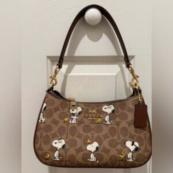 NWT Coach X Peanuts Teri Shoulder Bag In Signature Canvas With Snoopy Print - Picture 1 of 5